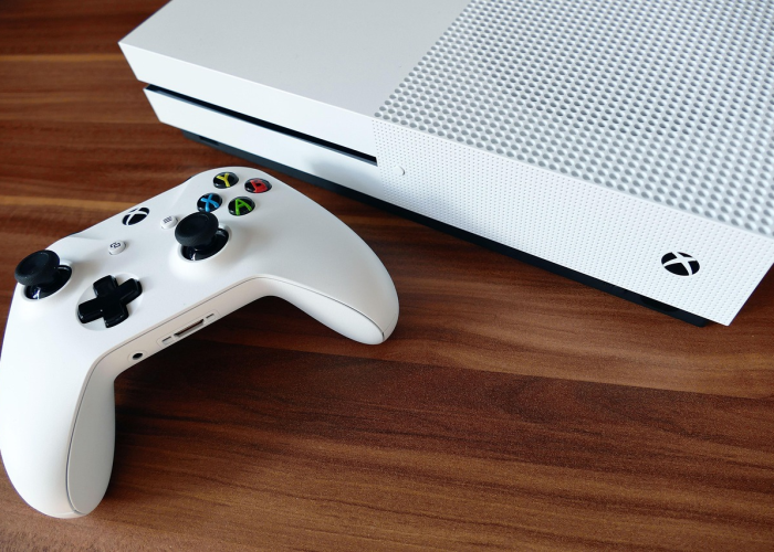 4月5日零时起的24小时免费通行窗口，被折叠成960万平方公里的归途——一部写在车轮上的集体情感编年史