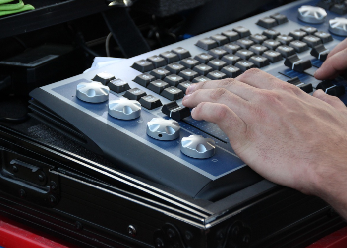 包含关于我的同事是极品的信息的词条