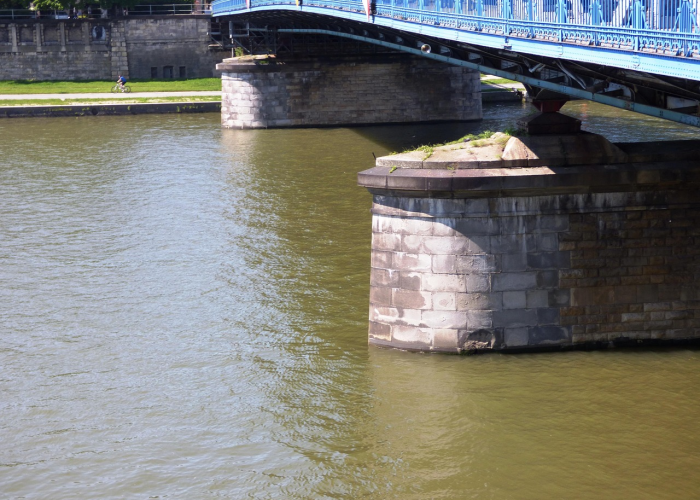 概率迷宫中的情感博弈：虚拟舞厅里的微光追逐