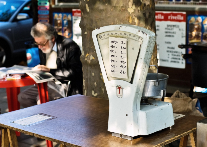 漂亮朋友作者是谁，漂亮朋友作者是谁?