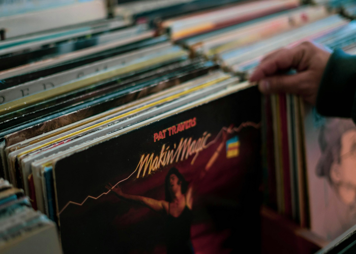 从48小时到72小时的检测周期变迁，生活节律在试管与棉签间的重新校准，一条河流寻找新的河道