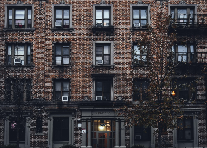 疫线昼夜：47例背后的生命守护与城市脉搏