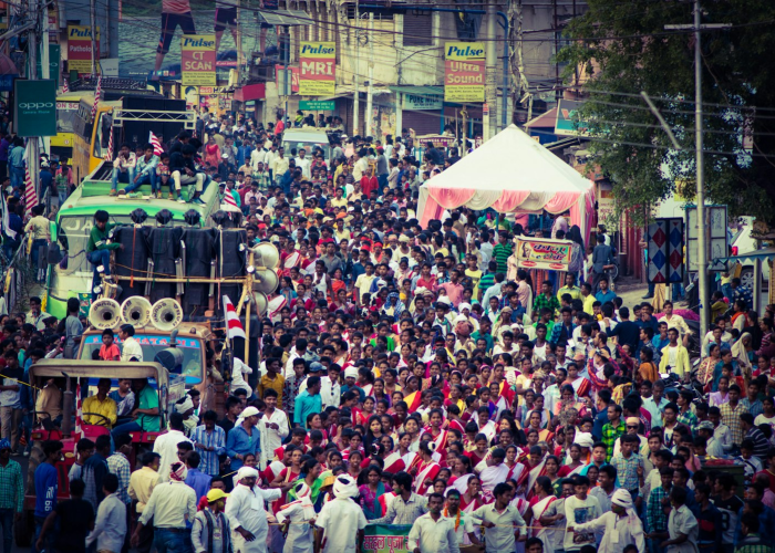 流感活动水平逐步下降中的个体守望：疫情防控体系的韧性，如同微光汇聚的灯塔