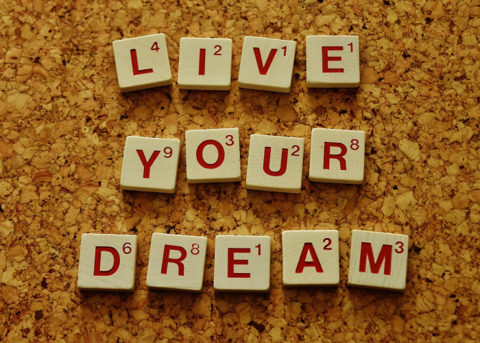 12例阳性的破晓时分：暖色烟火气中，筑起无形的免疫长城