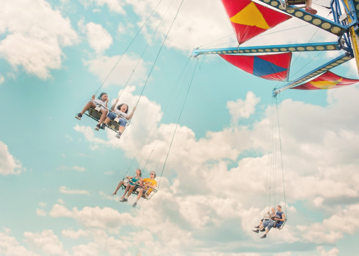 全国昨日新增12例新冠确诊病例：疫情微澜中的生命守望，如同黑夜中的灯塔群像