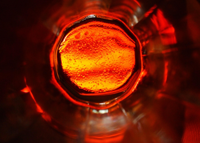 96例无声的警钟：疫情阴云下的生命韧性与城市脉搏